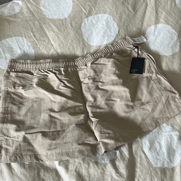 TNA water repellant shorts in size L - Picture 1 of 1